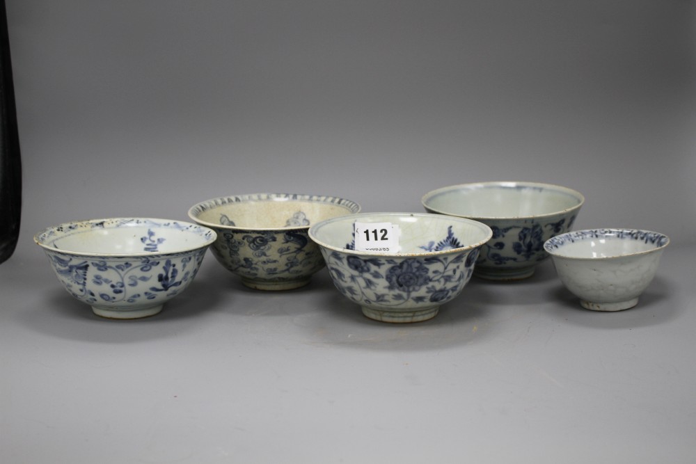 Five Chinese Ming blue and white bowls, 15th-16th century, diameter 15.5cm (1), 15cm (3) and 10cm (smallest)